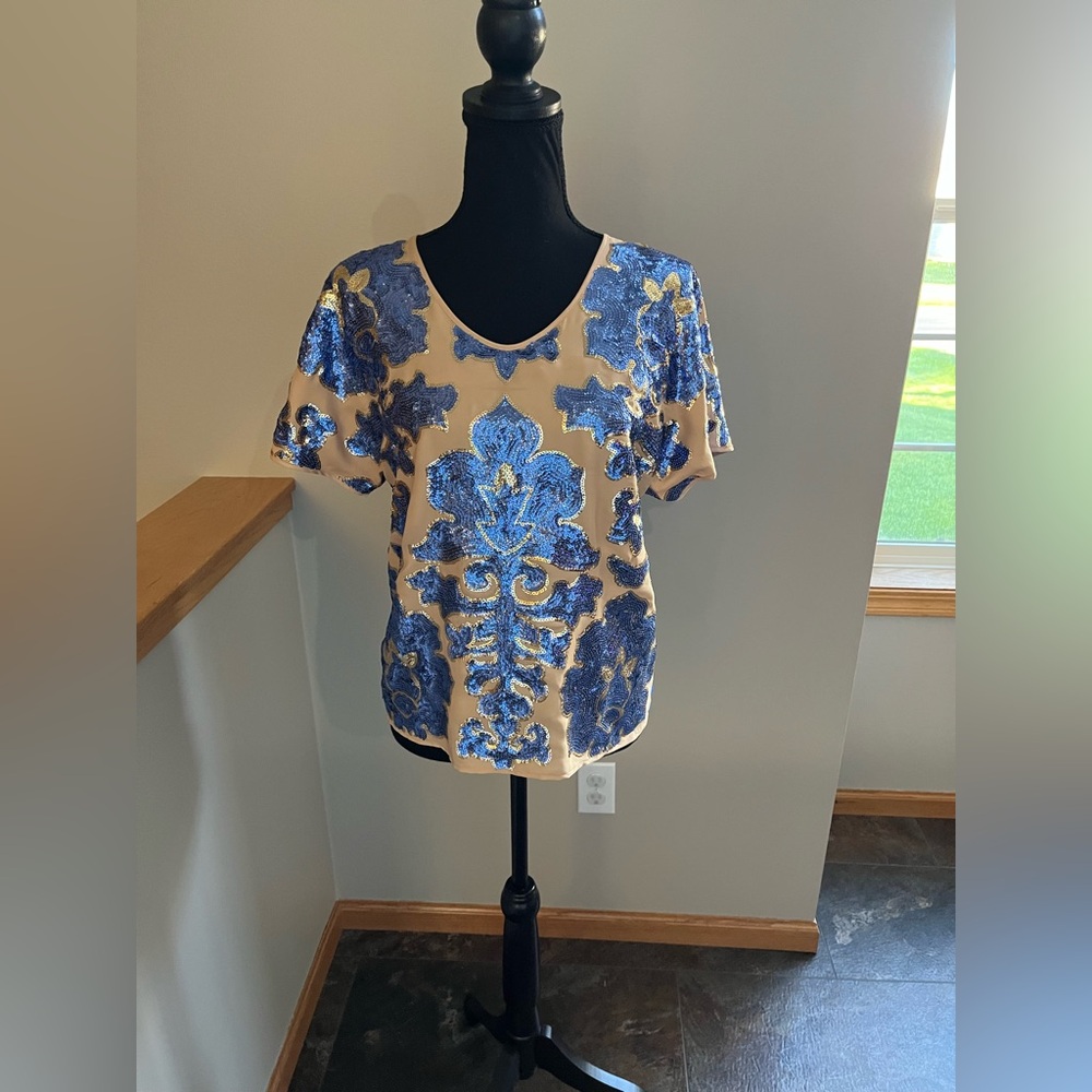 Tracy Reese Neiman Marcus blue, tan and gold sequined short sleeve top. Size XS